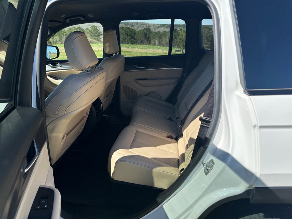 Used 2023 Jeep Grand Cherokee Limited image 12
