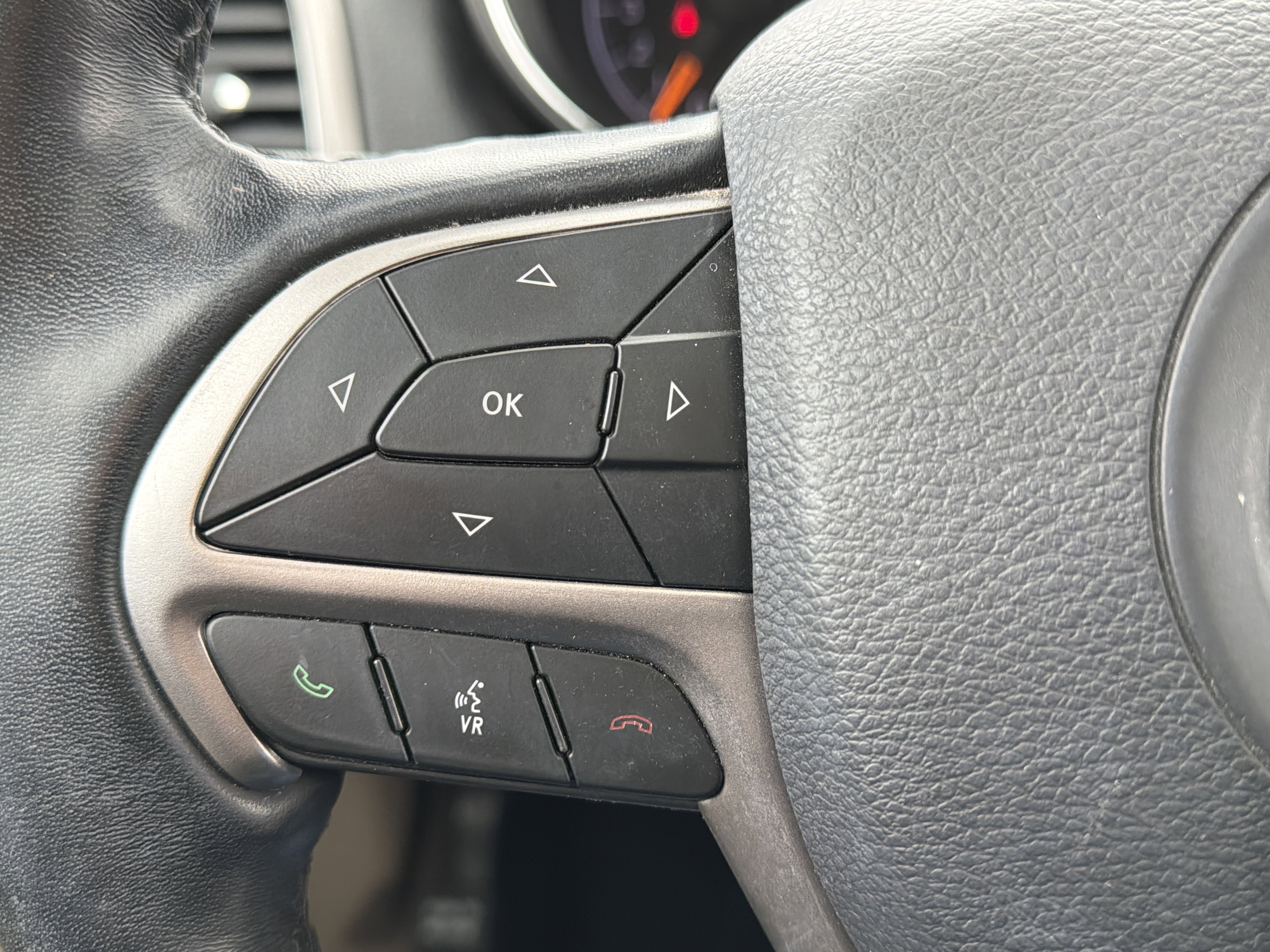 Used 2020 Jeep Grand Cherokee Limited w/ Luxury Group II image 13