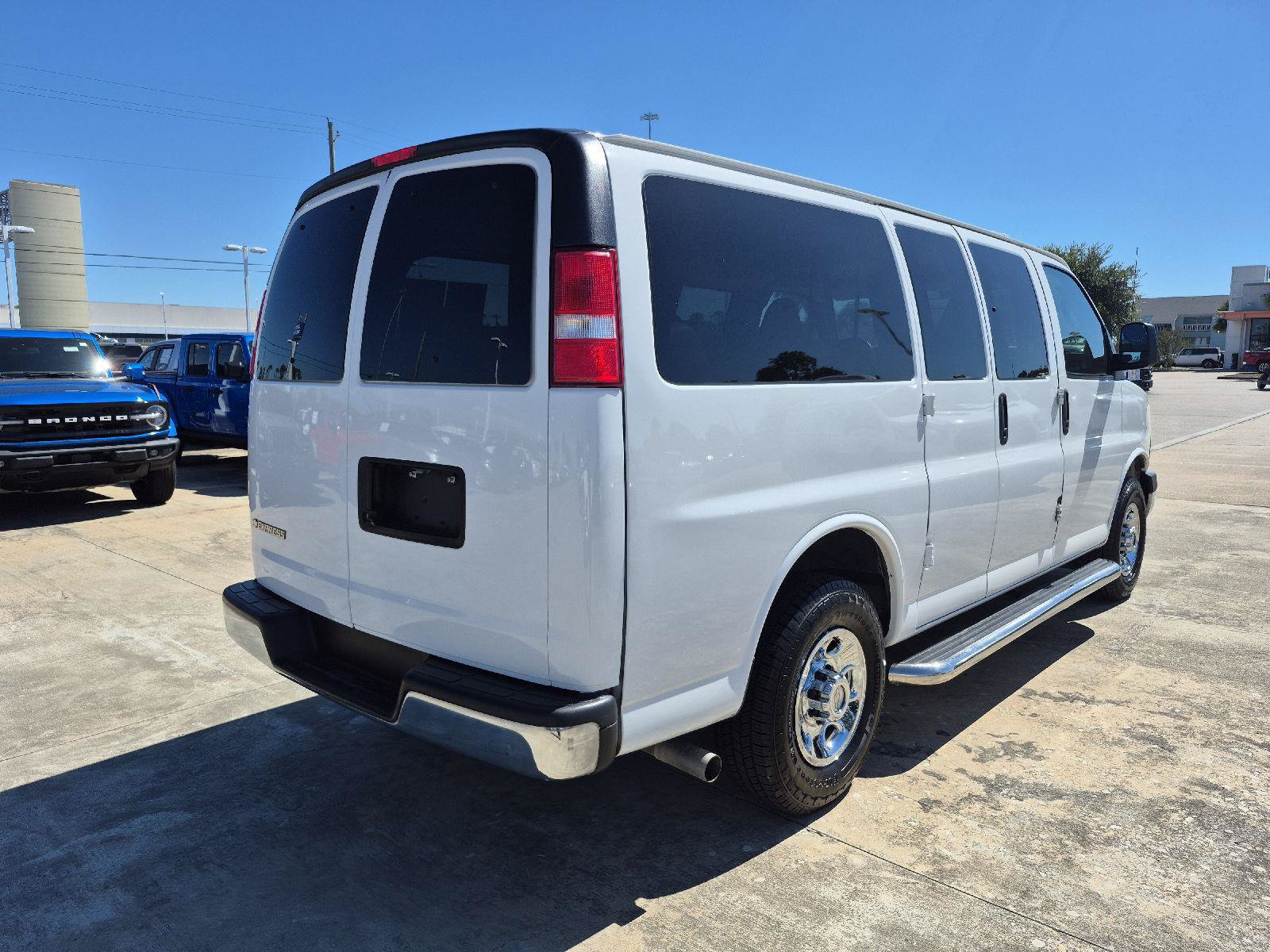 Used 2021 Chevrolet Express 2500 LT w/ LT Preferred Equipment Group RWD image 13