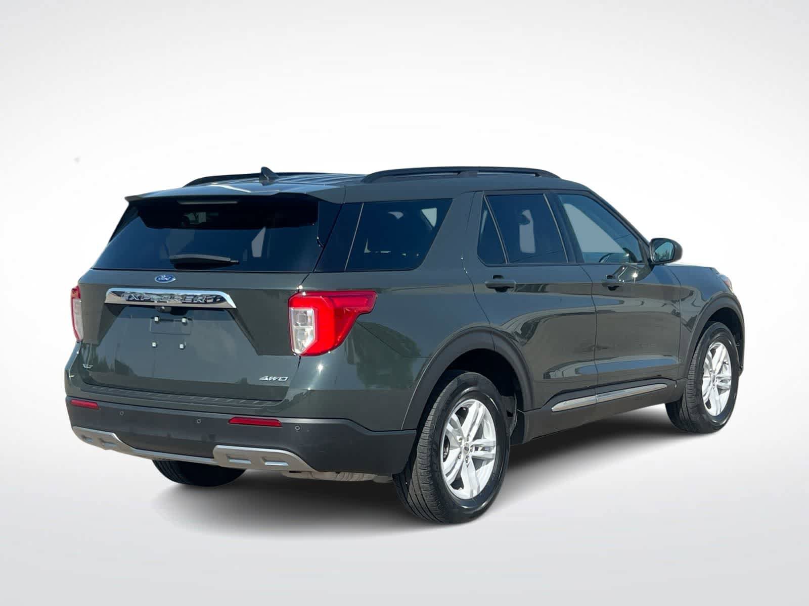 Used 2024 Ford Explorer XLT w/ Equipment Group 202A AWD/4WD image 8