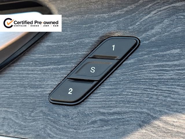Used 2023 Jeep Grand Cherokee L Limited w/ Black Appearance Package AWD/4WD image 28