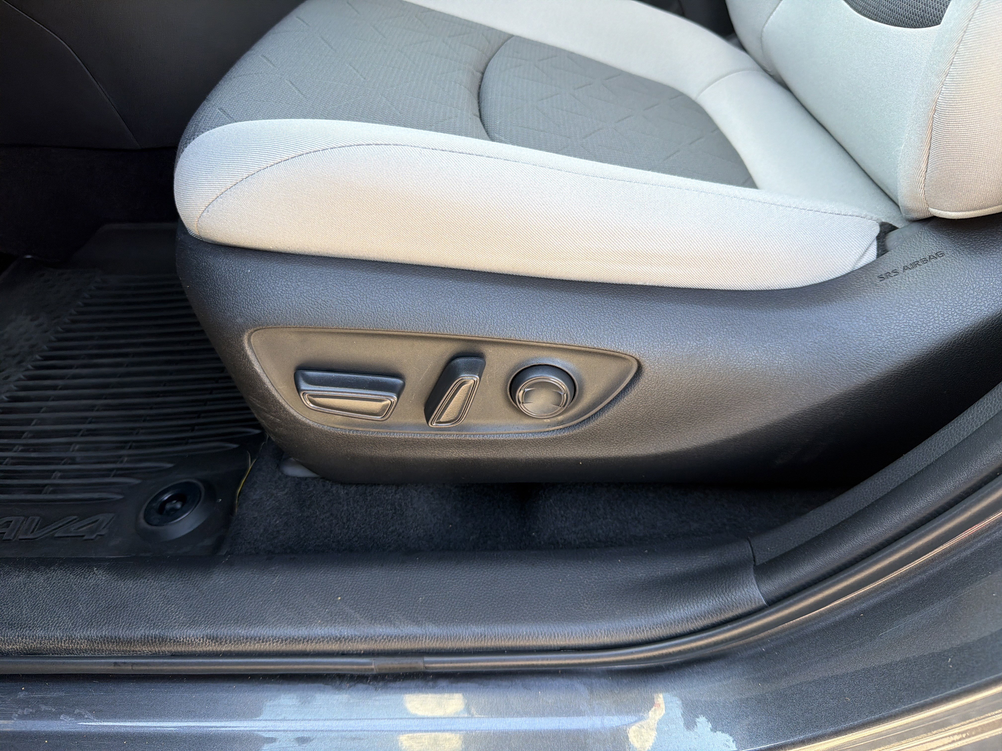 Certified 2022 Toyota RAV4 XLE w/ Convenience Package image 20