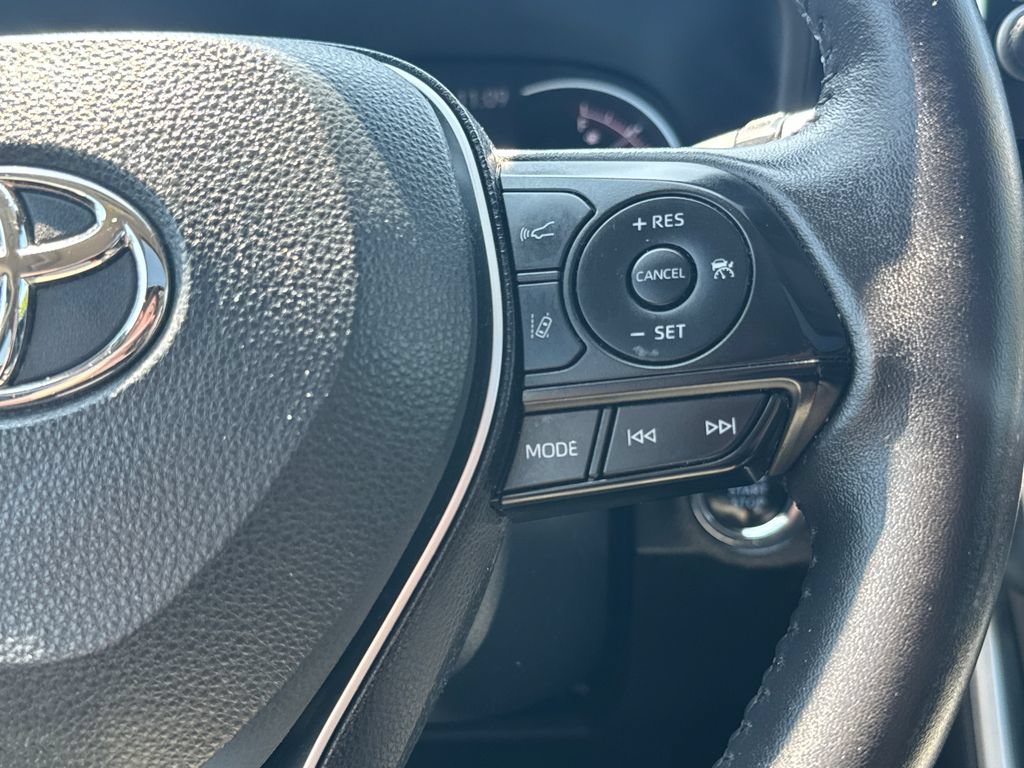 Used 2022 Toyota RAV4 Limited AWD/4WD image 23