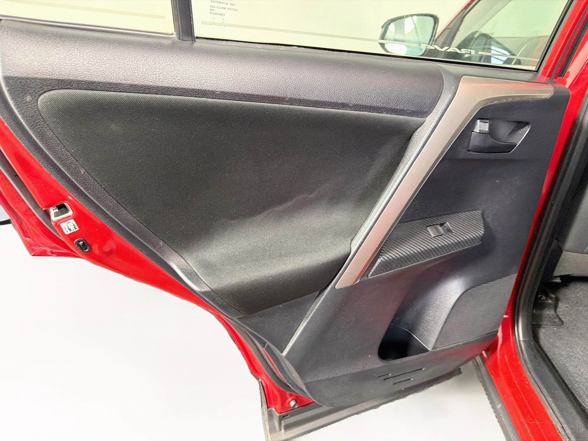 Used 2015 Toyota RAV4 LE FWD image 25
