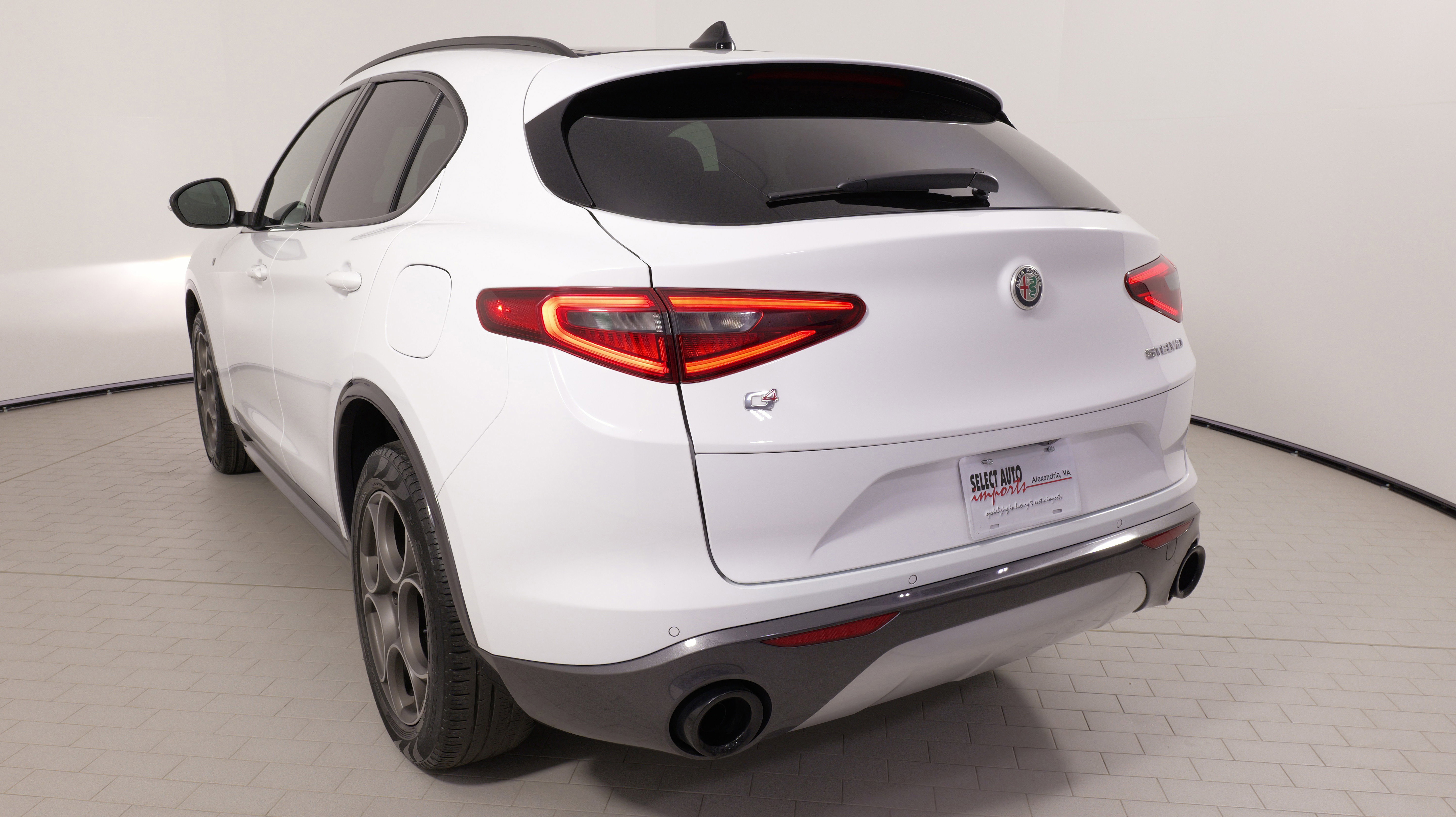 Used 2023 Alfa Romeo Stelvio Ti image 14