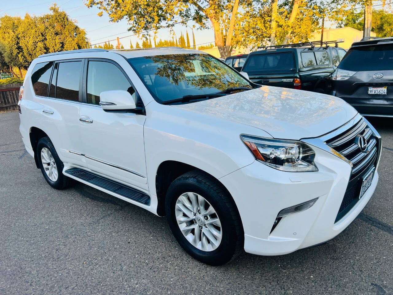 Used 2015 Lexus GX 460 w/ Premium Package AWD/4WD image 2