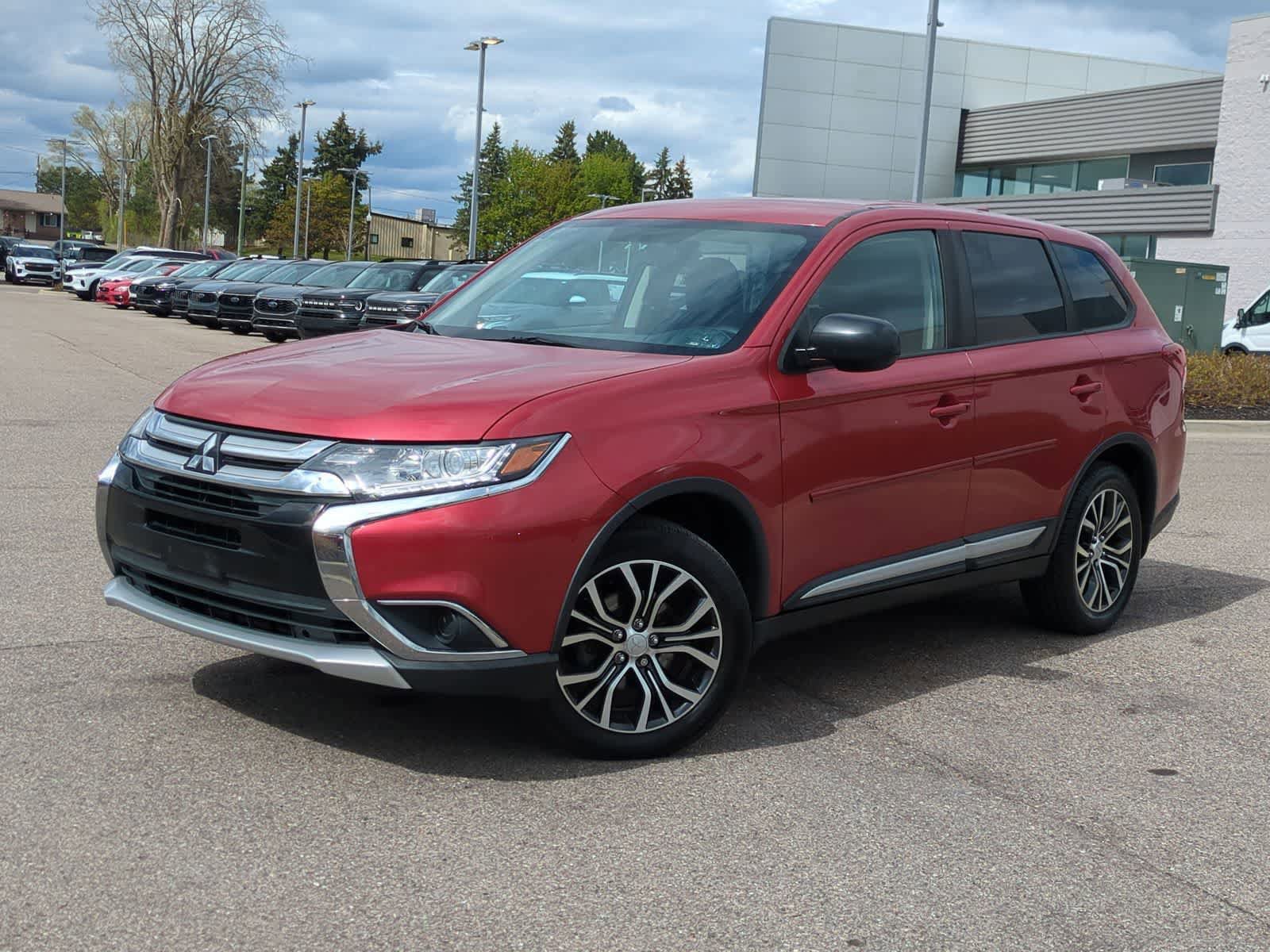 Used 2018 Mitsubishi Outlander ES AWD/4WD image 1