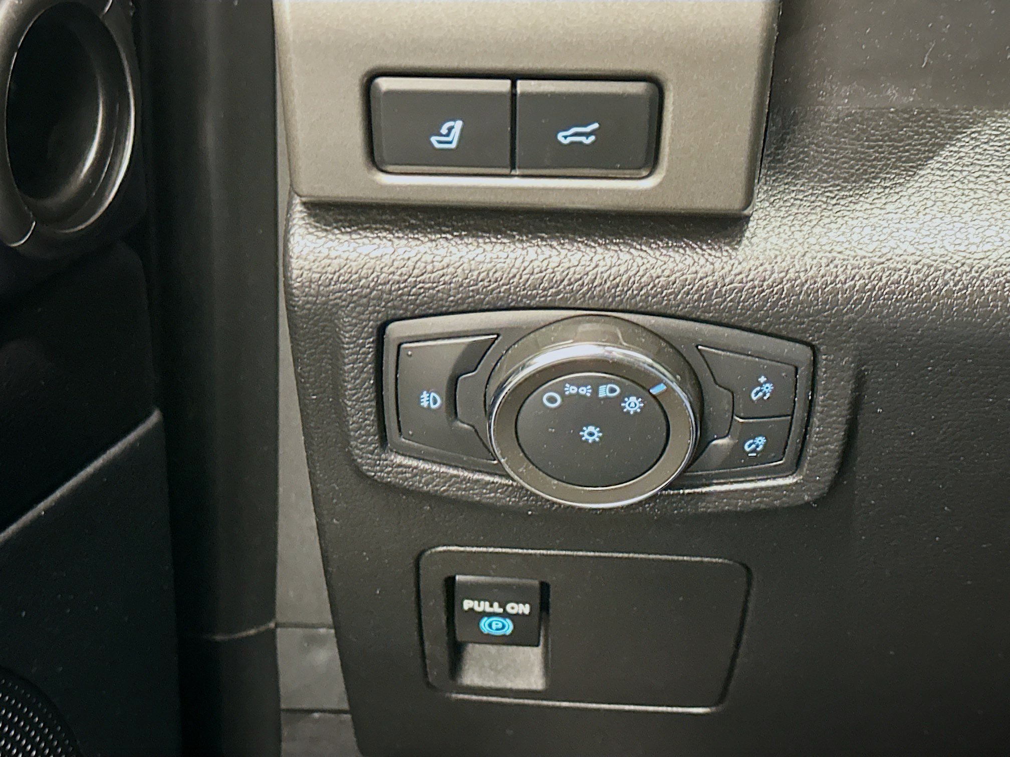 Used 2020 Ford Expedition XLT w/ Equipment Group 202A AWD/4WD image 17