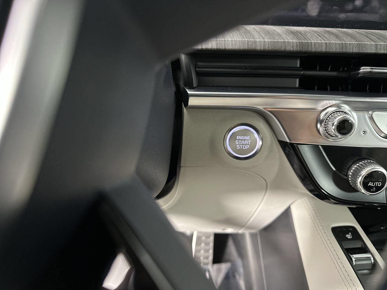Certified 2024 Kia Telluride SX FWD image 8