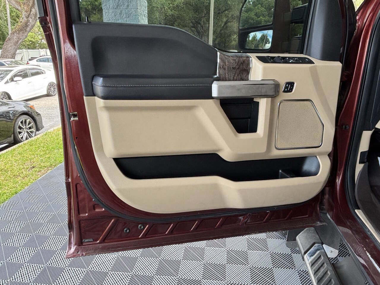 Used 2017 Ford F350 Lariat w/ Lariat Value Package AWD/4WD image 13