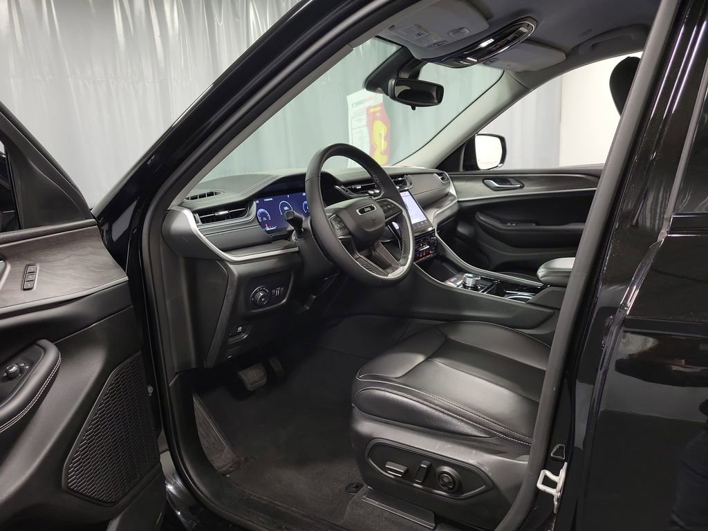 Used 2023 Jeep Grand Cherokee L Limited image 12