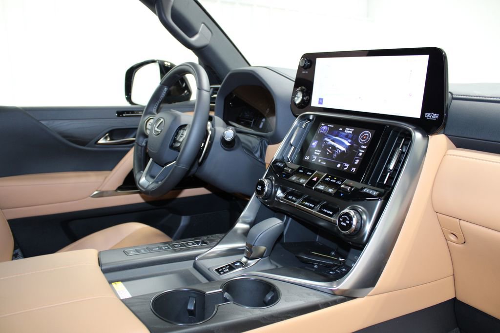 Used 2025 Lexus LX 700h Luxury image 40