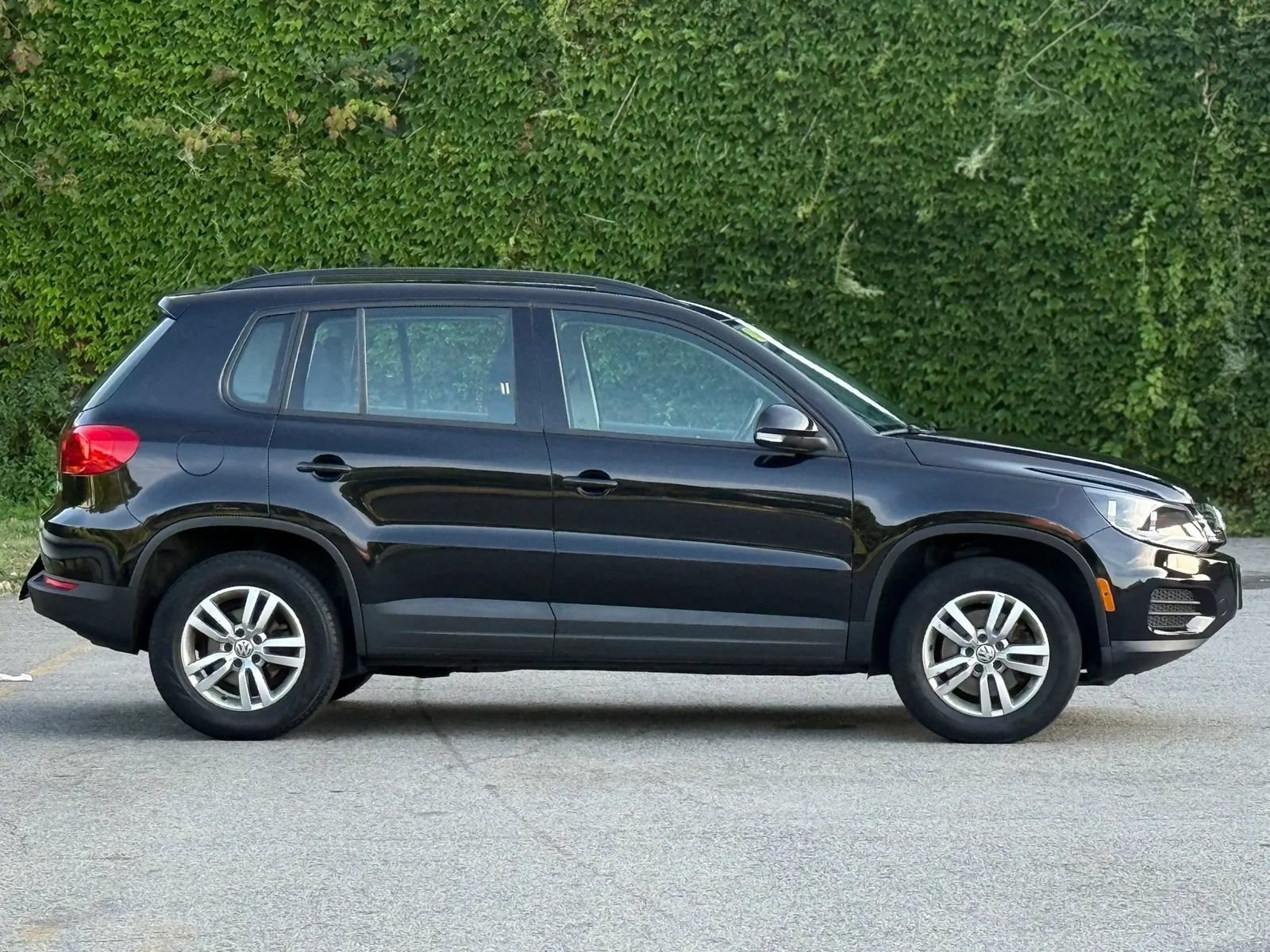 Used 2015 Volkswagen Tiguan SEL FWD image 4