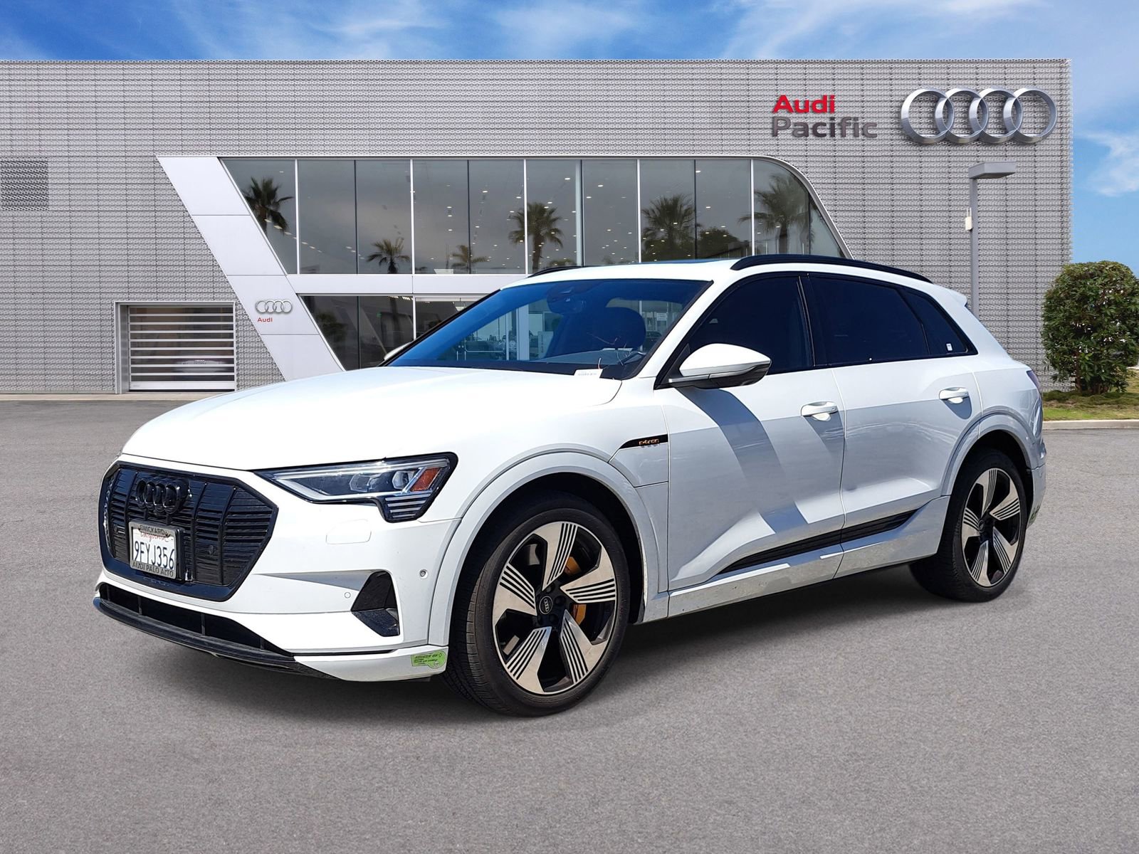 Used 2023 Audi e-tron Premium Plus w/ Premium Plus Package image 1
