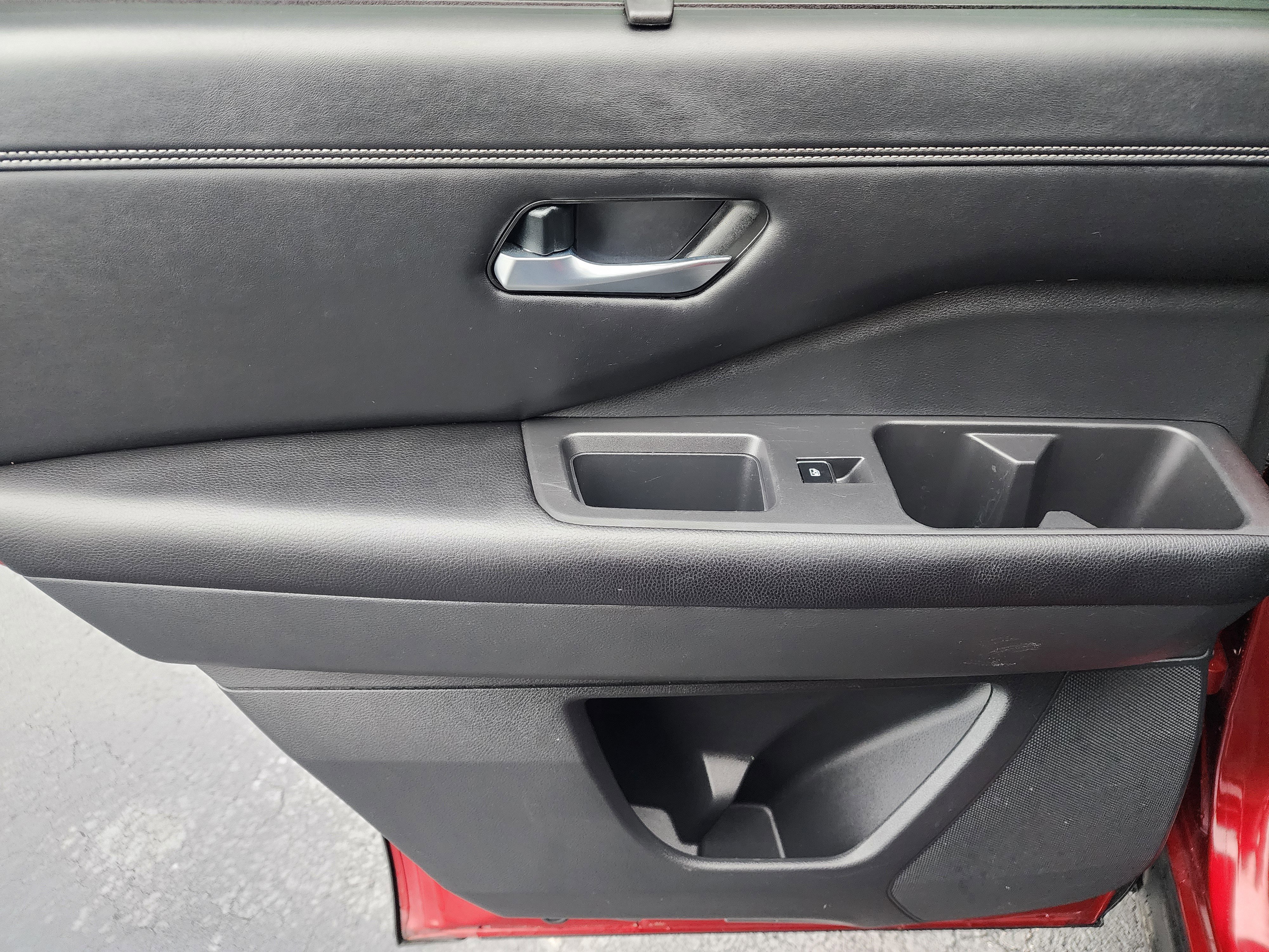 Used 2022 Nissan Pathfinder Platinum w/ Cargo Package image 14