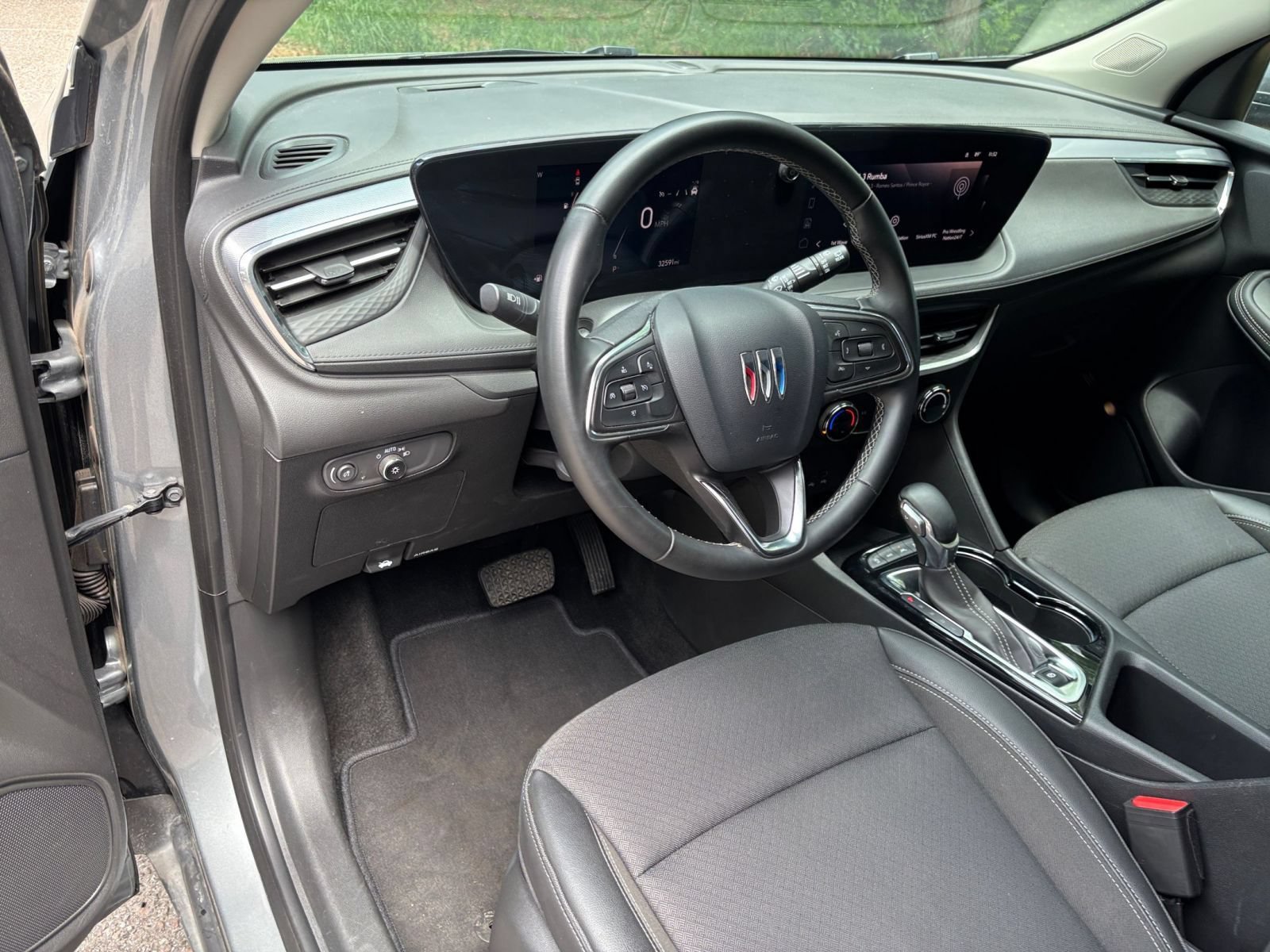 Used 2025 Buick Encore GX Preferred AWD/4WD image 33