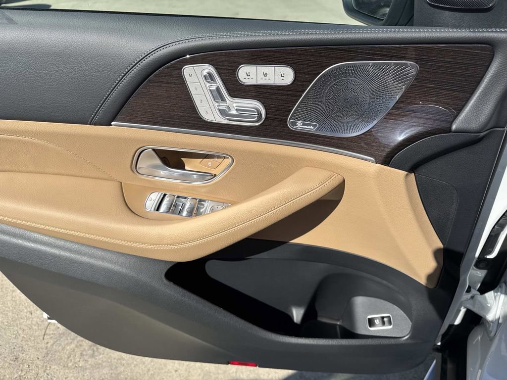 New 2026 Mercedes-Benz GLS 580 4MATIC image 18