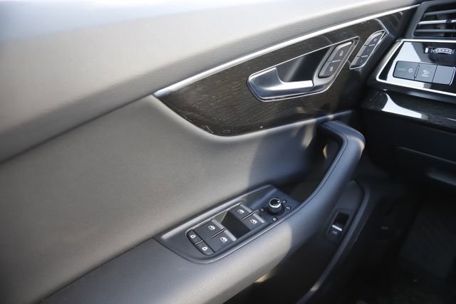Used 2025 Audi Q7 2.0T Premium w/ Convenience Plus Package image 24