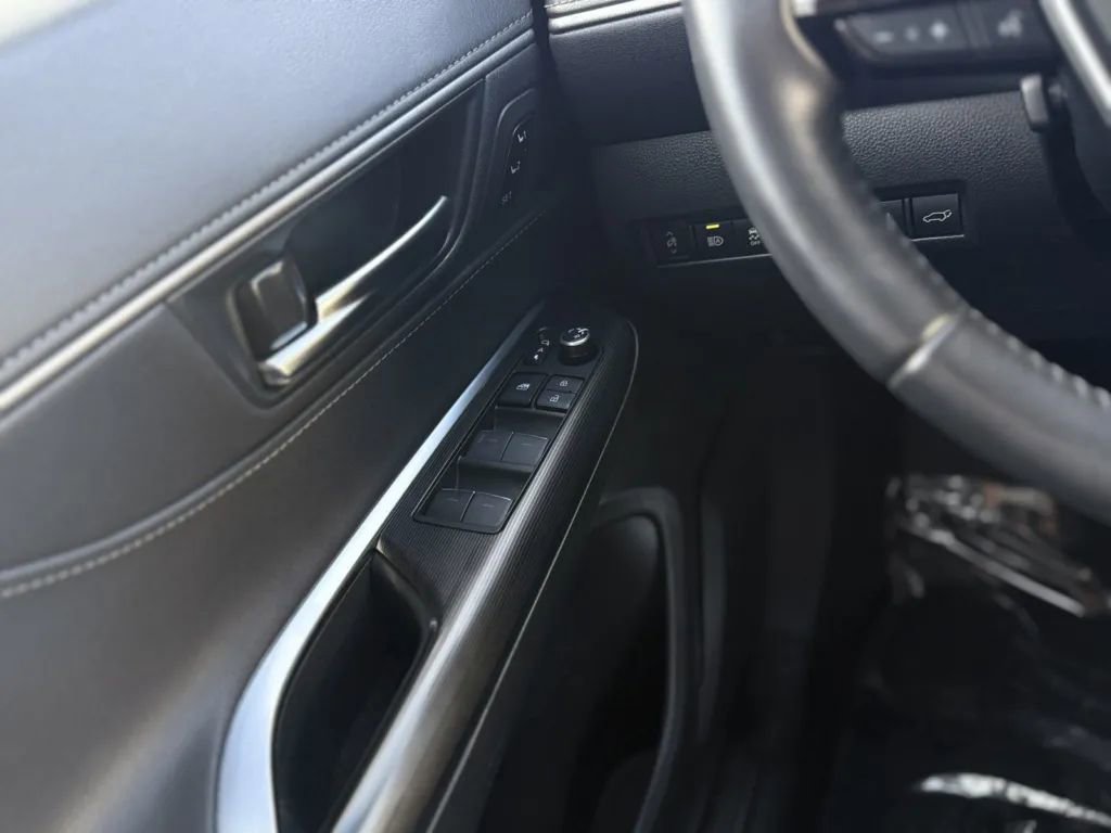 Used 2021 Toyota Venza Limited w/ Advanced Technology Package image 19