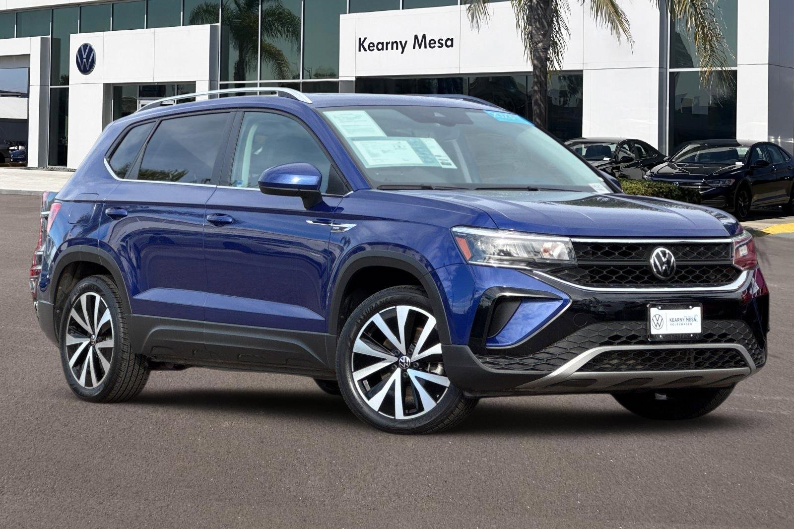 Used 2023 Volkswagen Taos SE w/ Panoramic Sunroof Package image 2