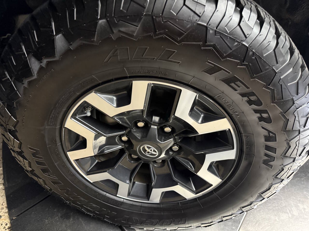 Used 2020 Toyota Tacoma TRD Off-Road w/ Technology Package AWD/4WD image 36