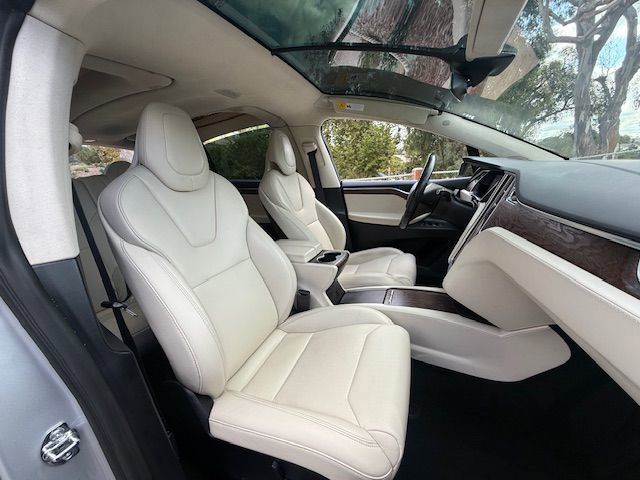 Used 2017 Tesla Model X 75D image 6
