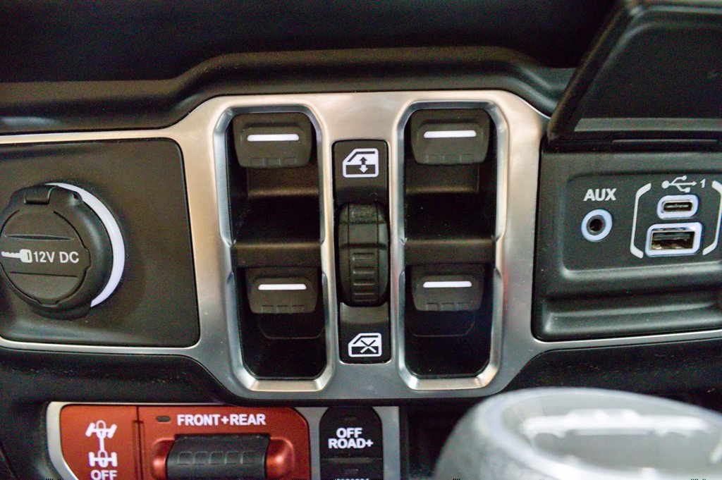 Used 2023 Jeep Gladiator Rubicon w/ LED Lighting Group AWD/4WD image 42