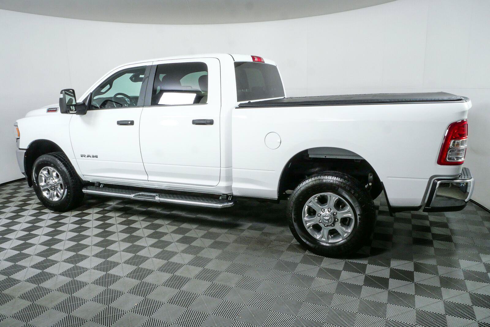 Used 2024 RAM 2500 Big Horn AWD/4WD image 28