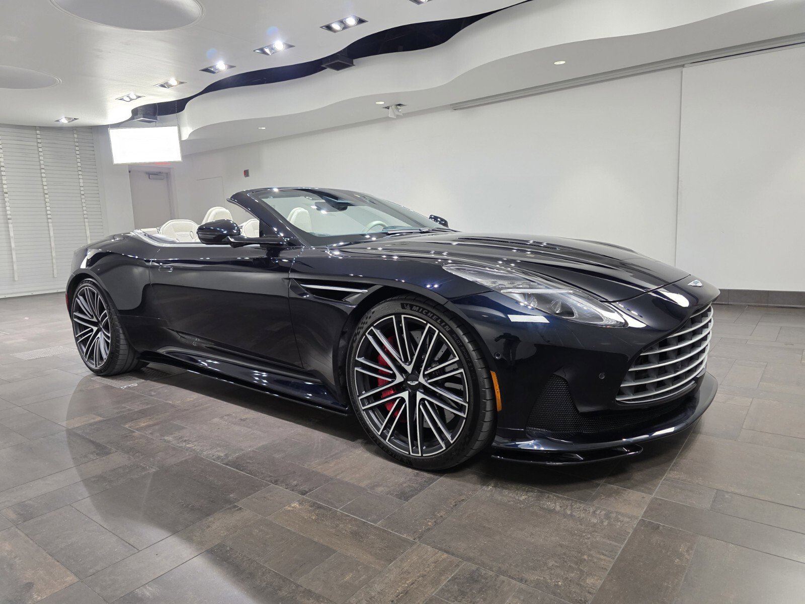 Used 2024 Aston Martin DB12 Volante video 1