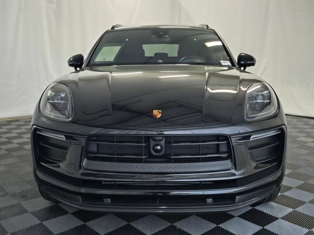 Certified 2026 Porsche Macan AWD/4WD image 10