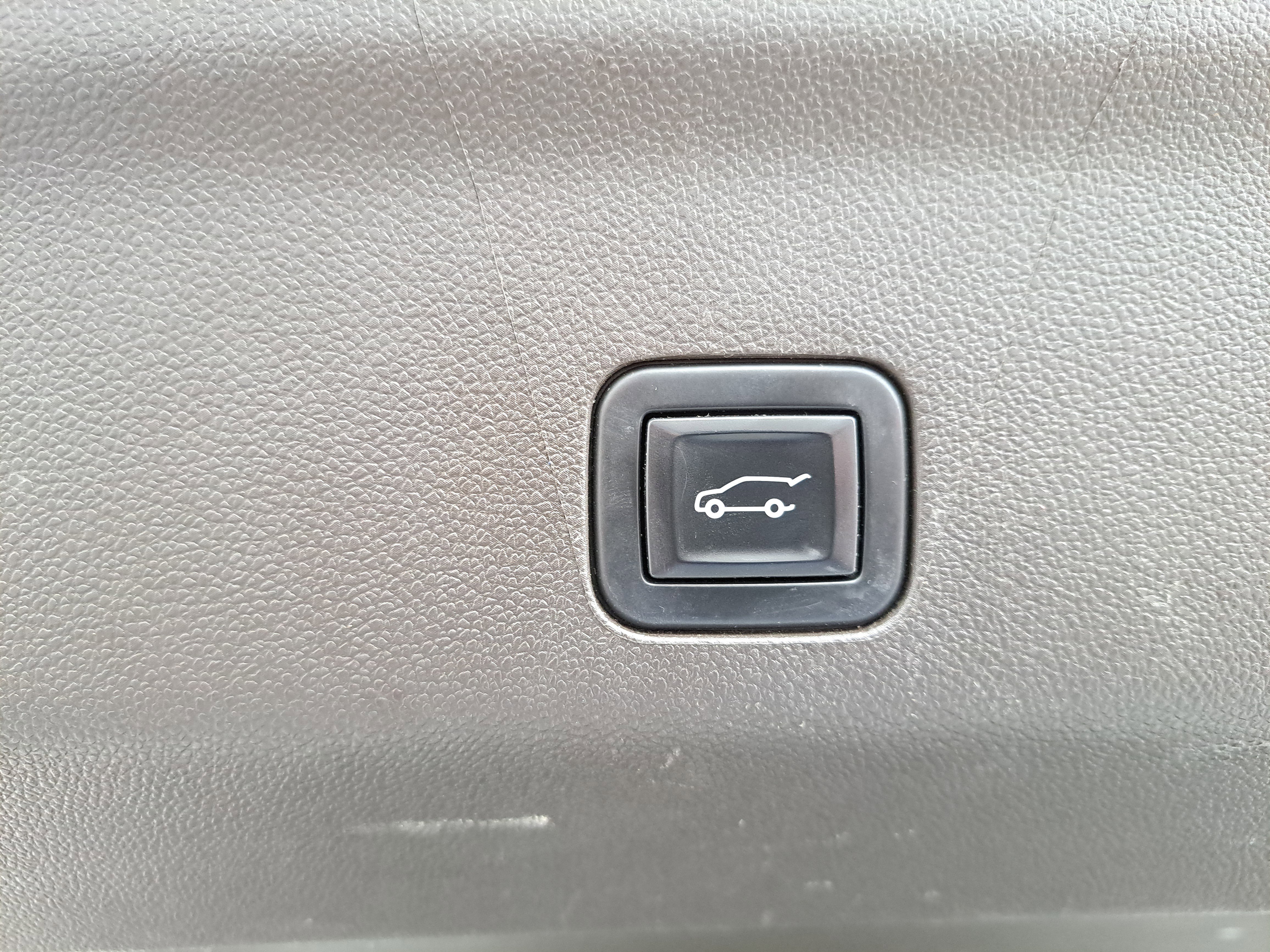 Used 2022 GMC Yukon XL SLT w/ SLT Luxury Package image 8