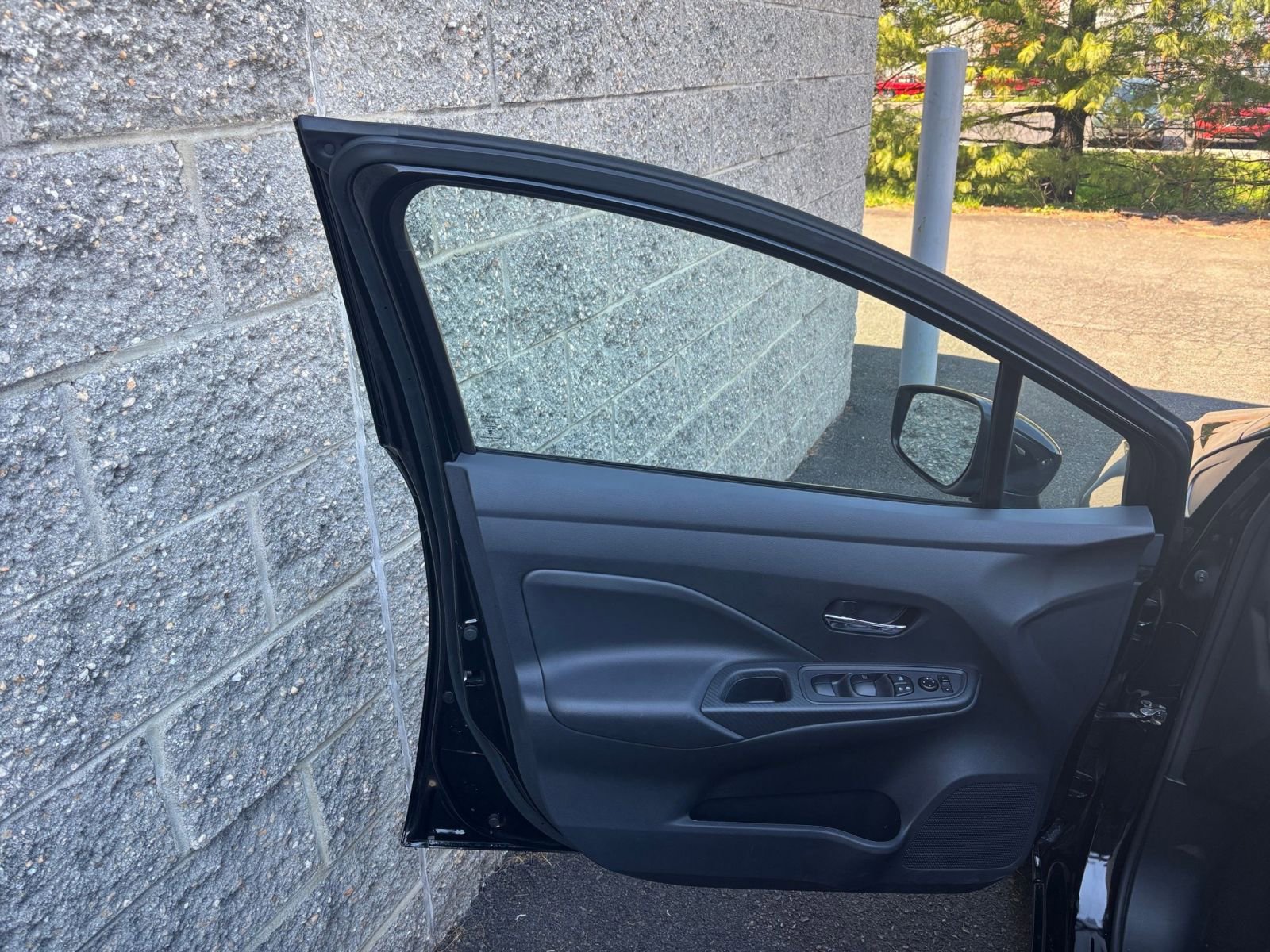Used 2025 Nissan Versa SV FWD image 18