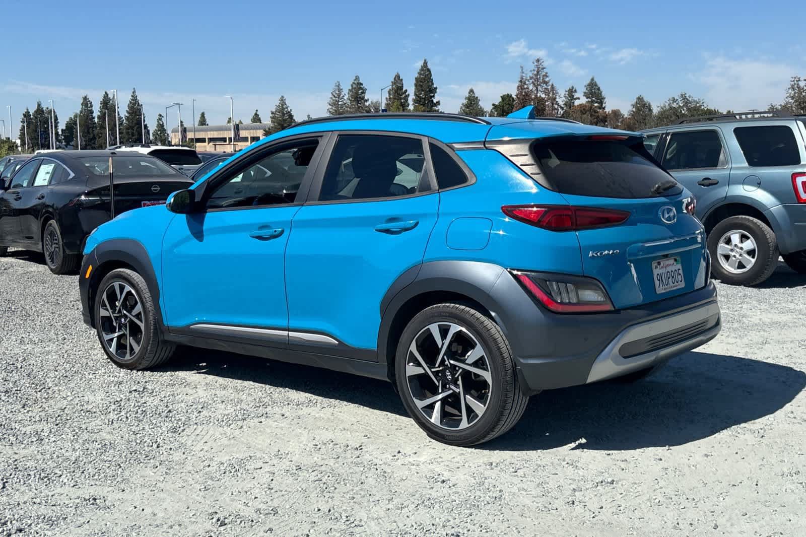 Used 2022 Hyundai Kona Limited w/ Cargo Package FWD image 7
