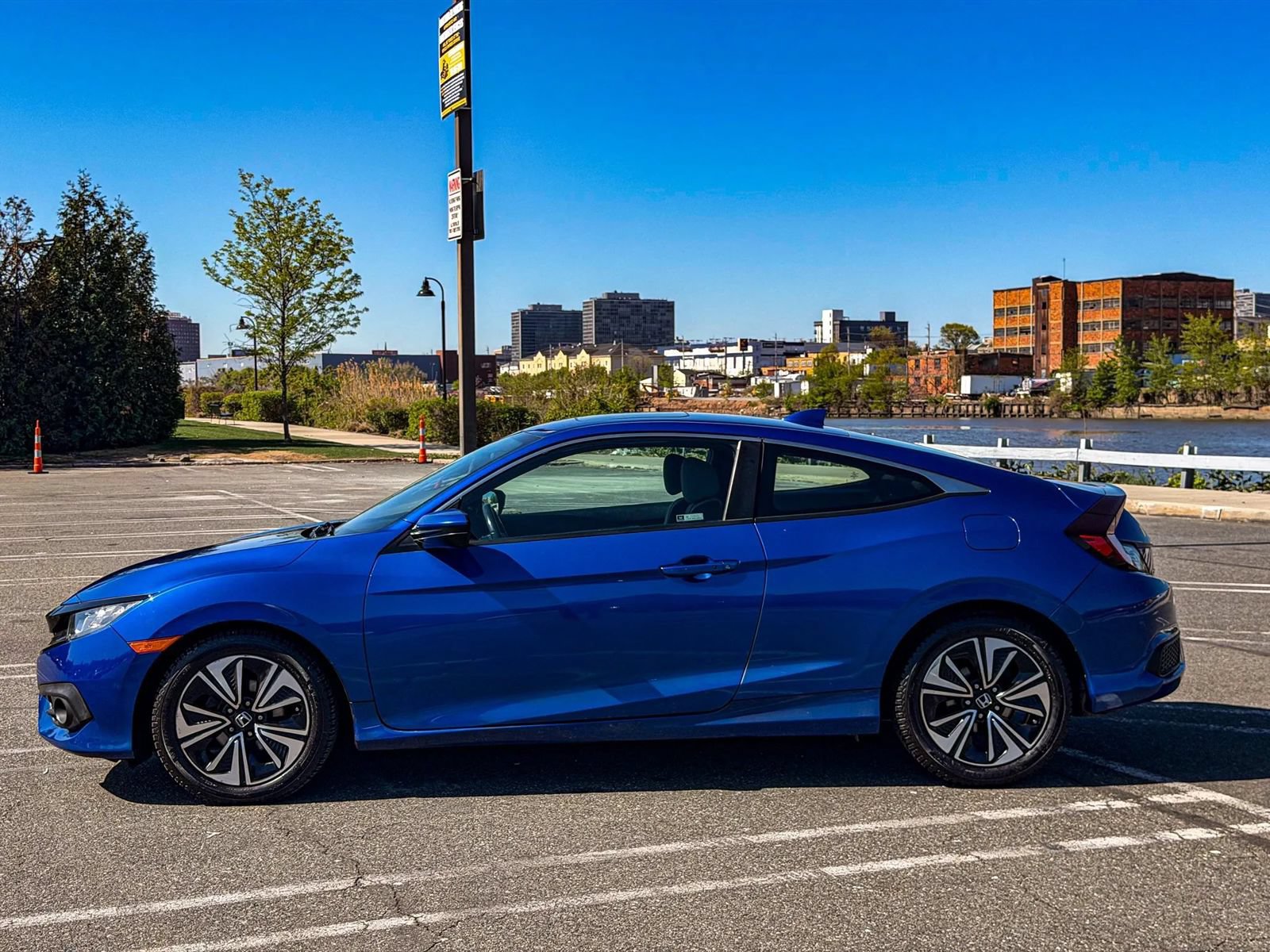 Used 2018 Honda Civic EX-T image 4