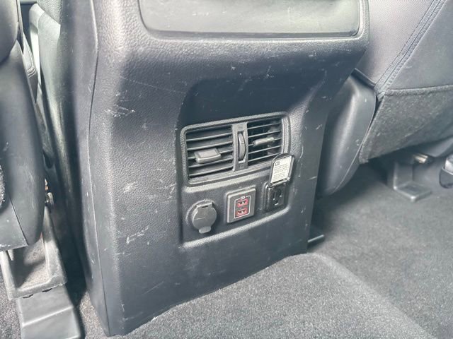 Used 2020 Nissan Titan SV image 7