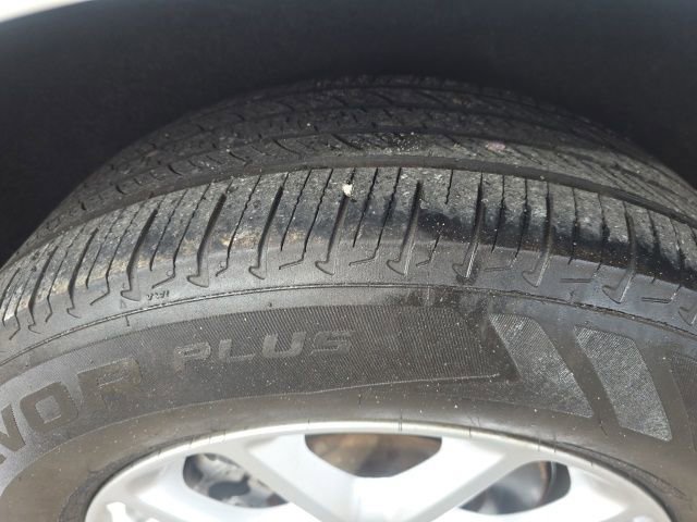 Used 2023 Chrysler Voyager LX image 38