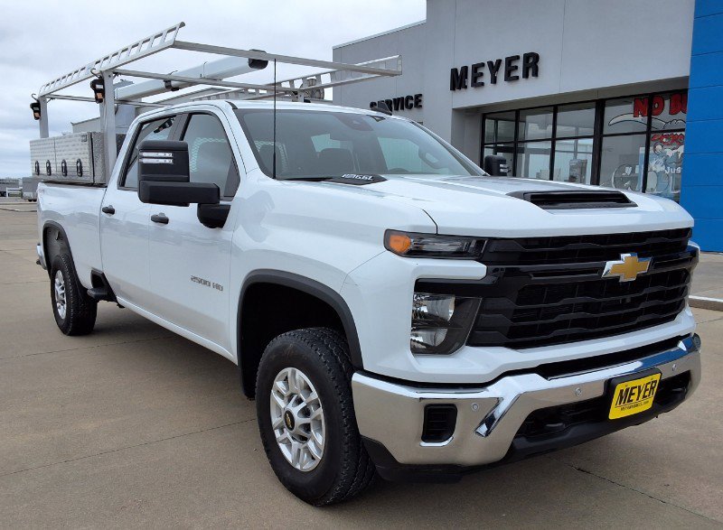Used 2025 Chevrolet Silverado 2500 W/T w/ WT/CX Safety Package AWD/4WD image 2