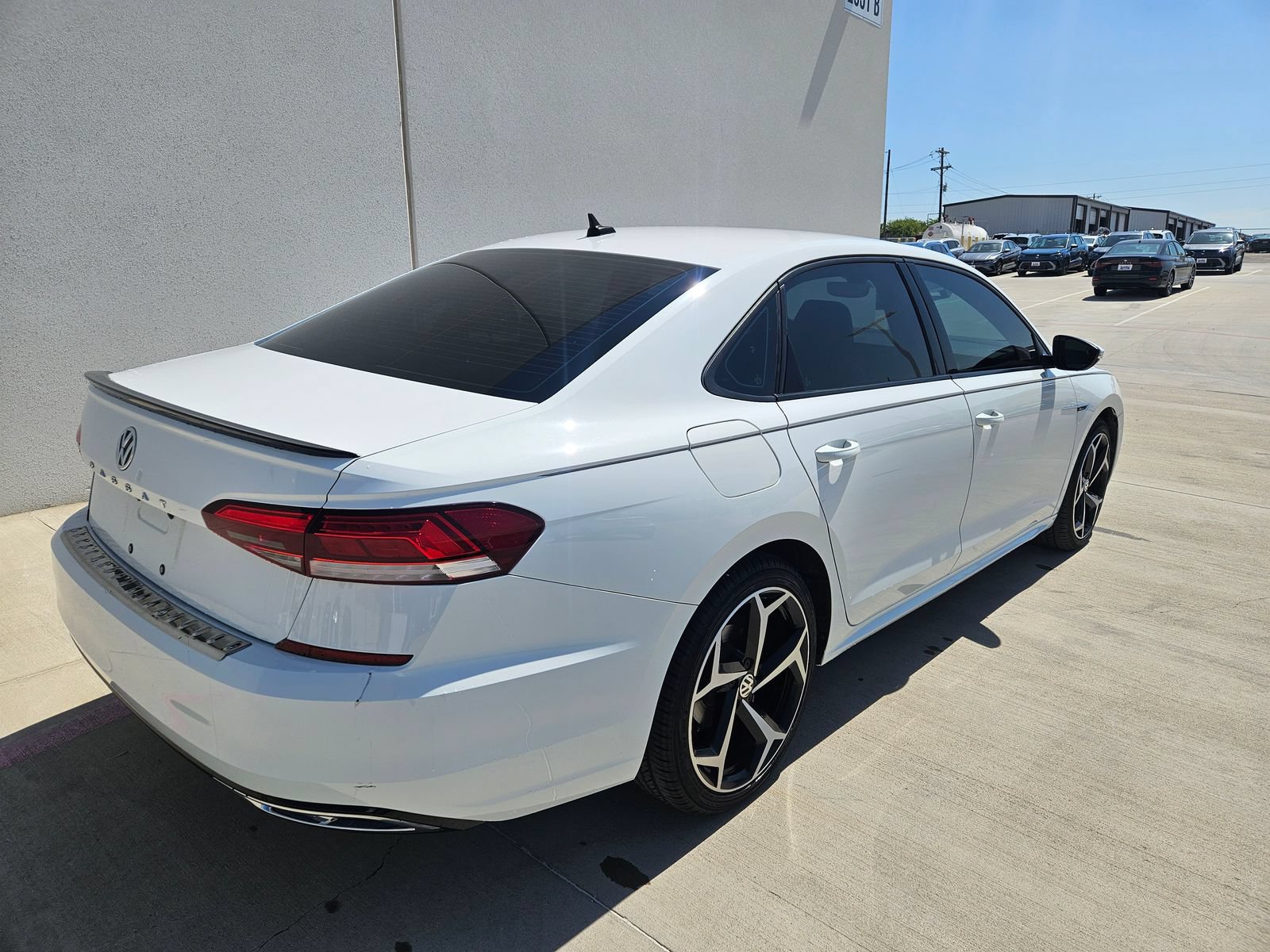 Used 2022 Volkswagen Passat 2.0T R-Line FWD image 4