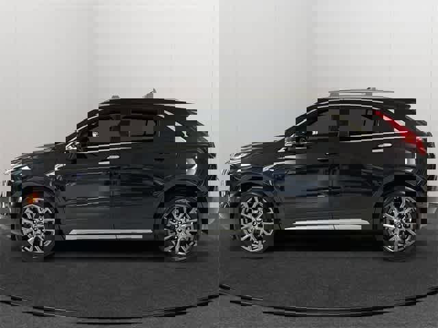 Used 2019 Cadillac XT4 Premium Luxury w/ Technology Package image 3