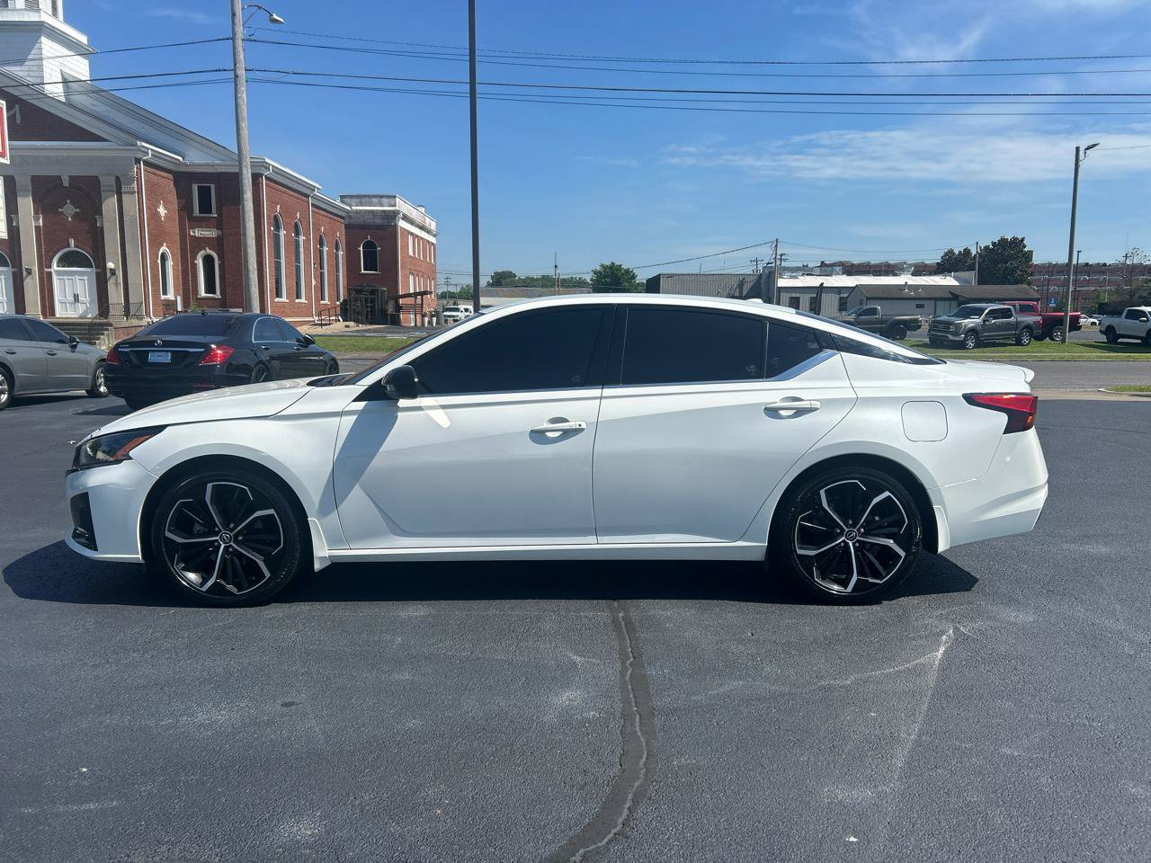 Used 2023 Nissan Altima 2.5 SR FWD image 8