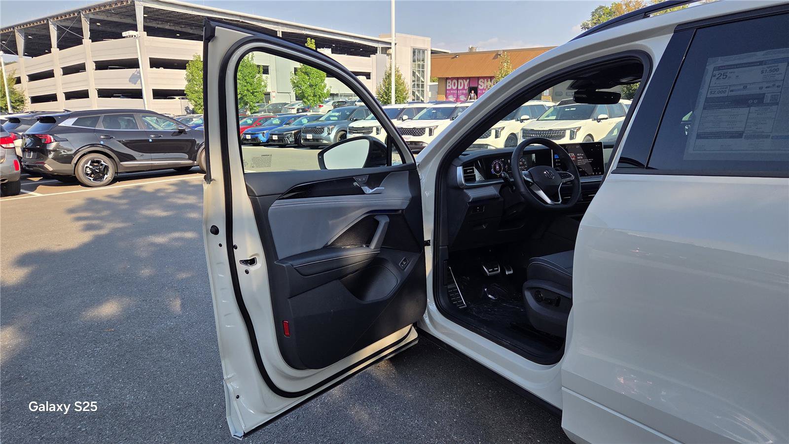 New 2026 Volkswagen Tiguan SE R-Line AWD/4WD image 11