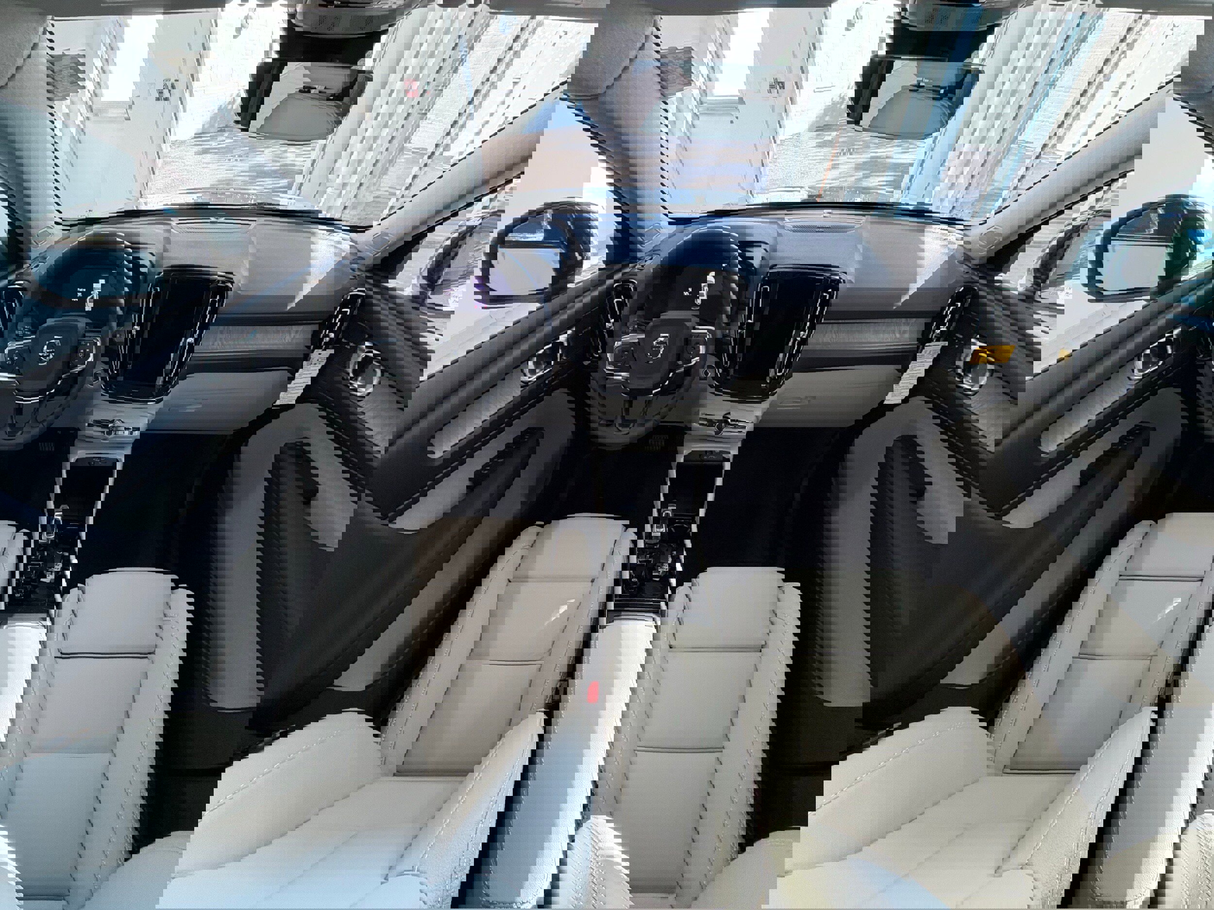 New 2026 Volvo XC40 B5 Ultra w/ Protection Package Premier image 18