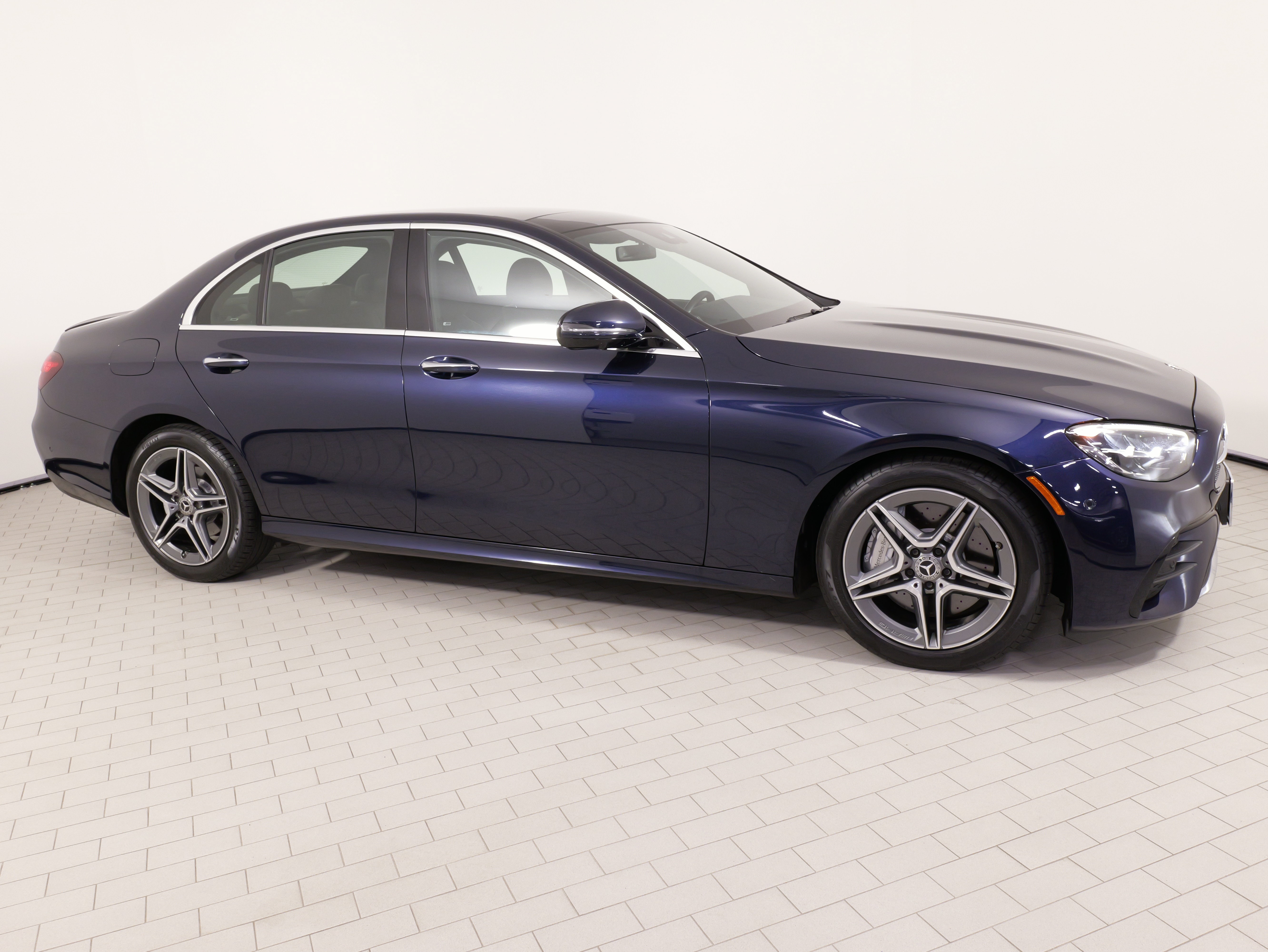 Used 2023 Mercedes-Benz E 350 4MATIC Sedan image 8