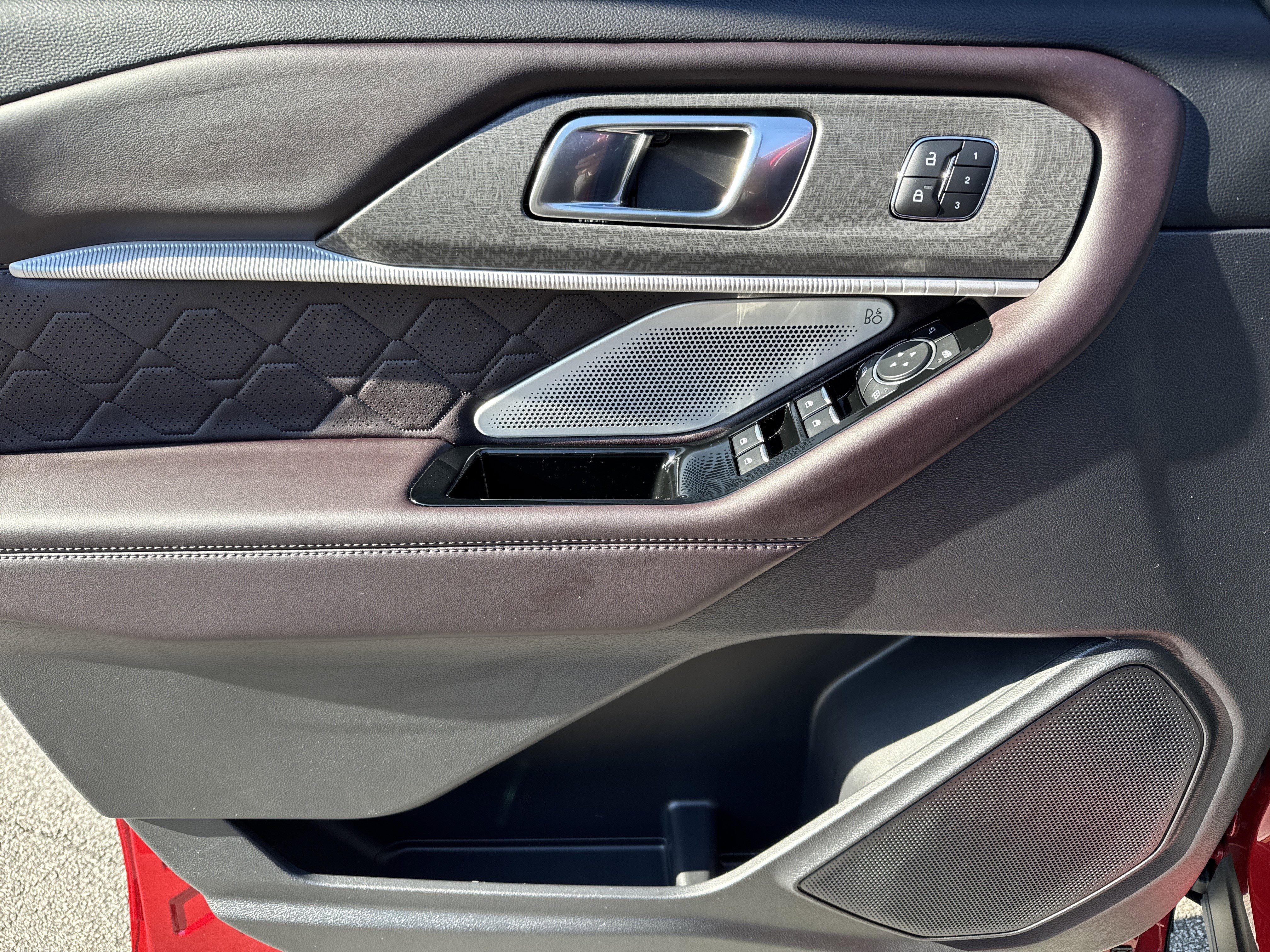 Used 2025 Ford Explorer Platinum w/ LUX Leather Package image 14