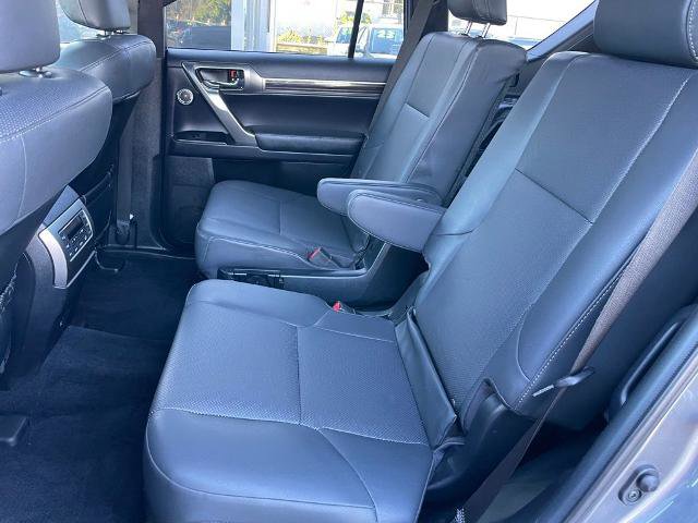 Used 2022 Lexus GX 460 Premium w/ Accessory Package image 7