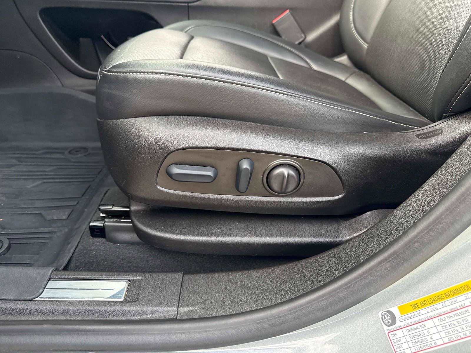 Used 2023 GMC Acadia SLT w/ Elevation Edition image 19