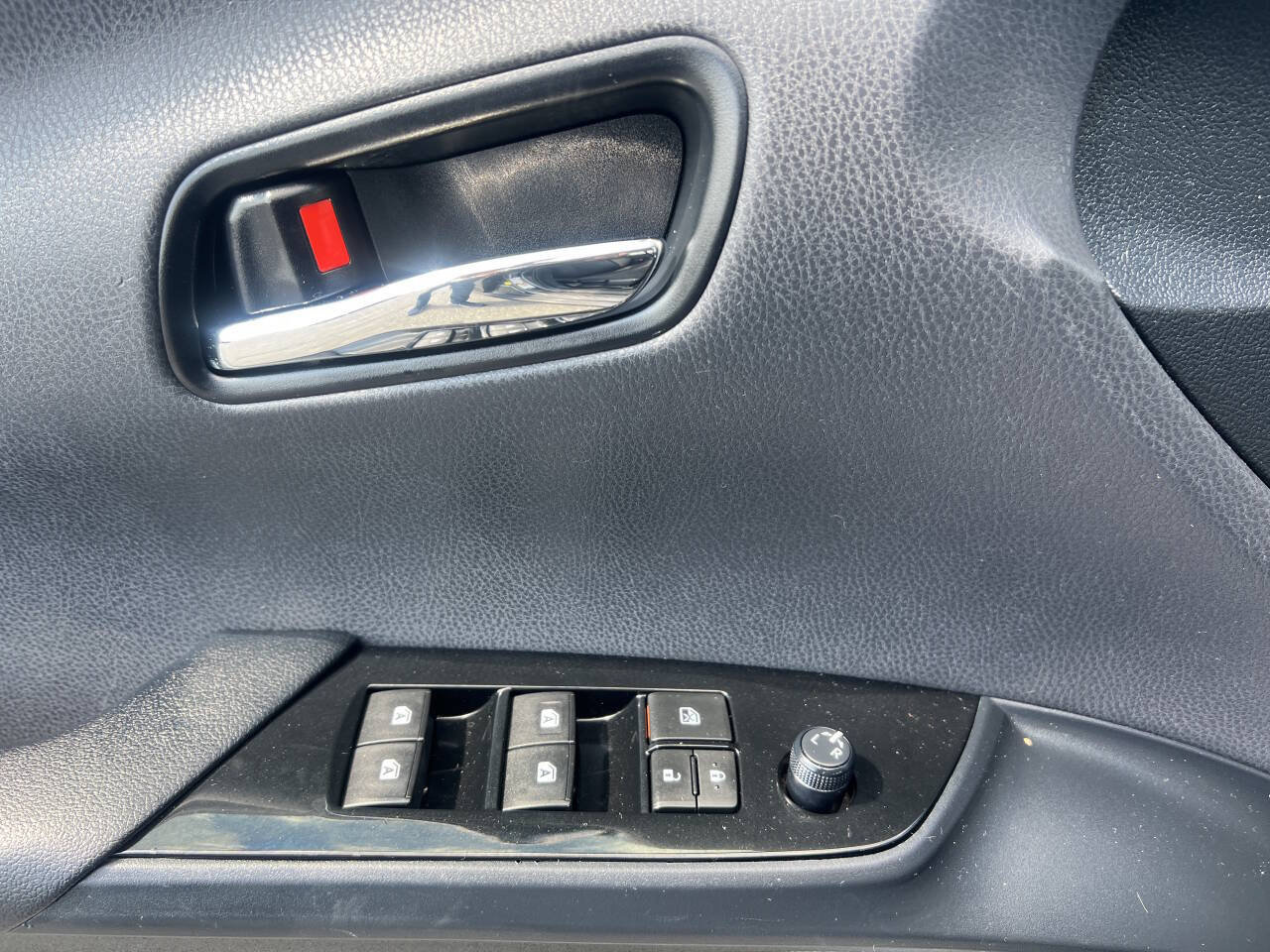 Used 2017 Toyota Prius Two FWD image 9