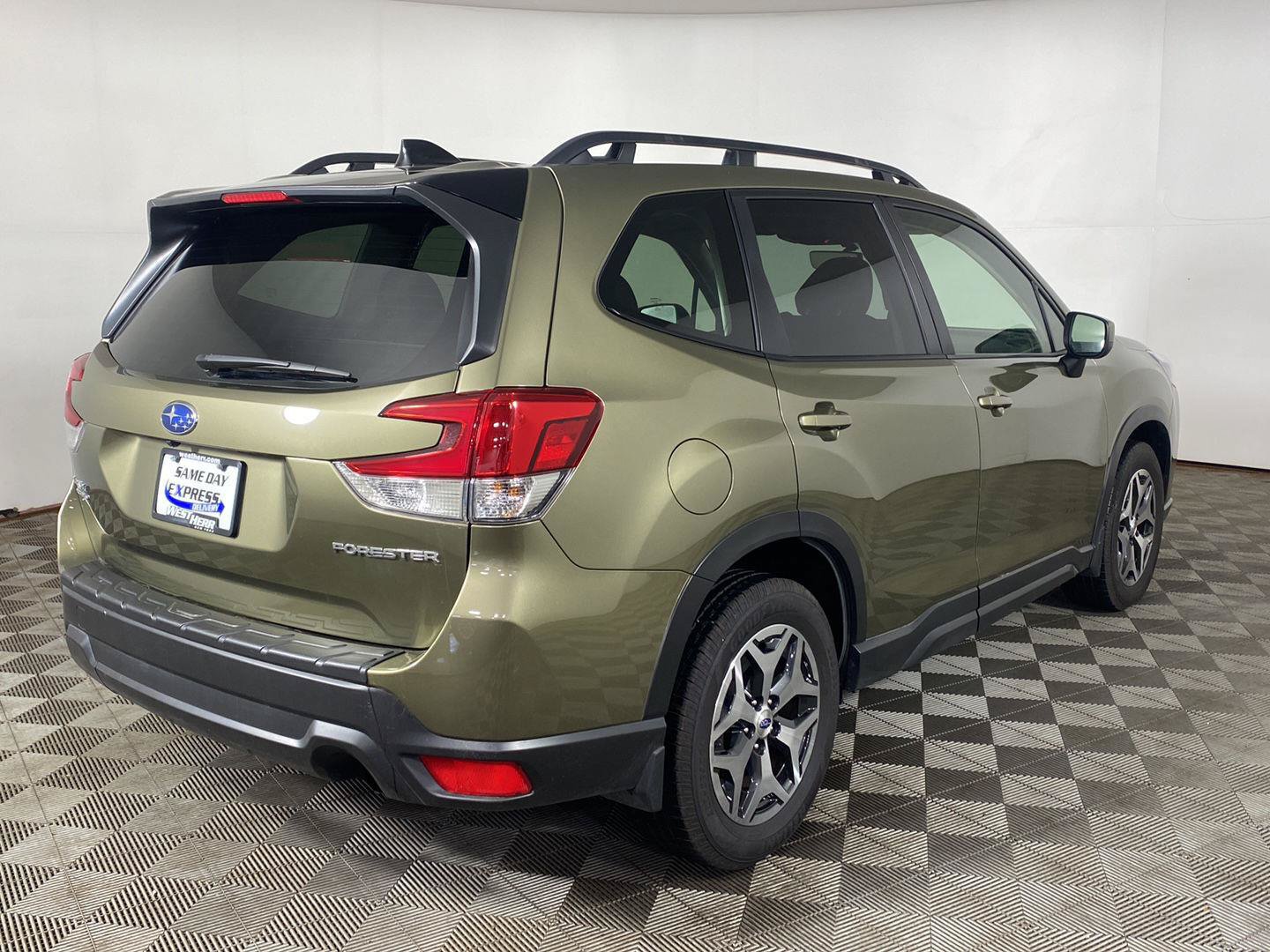 Used 2024 Subaru Forester Premium AWD/4WD image 5