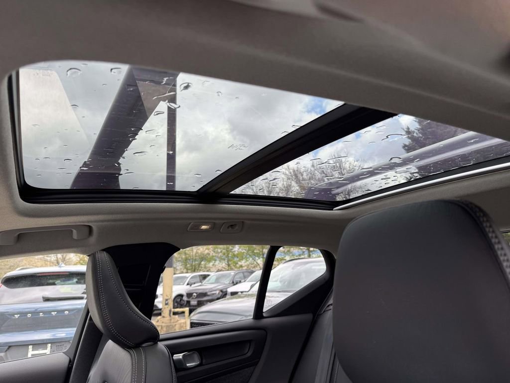 Used 2023 Volvo XC40 B5 Ultimate w/ Protection Package Premier image 22