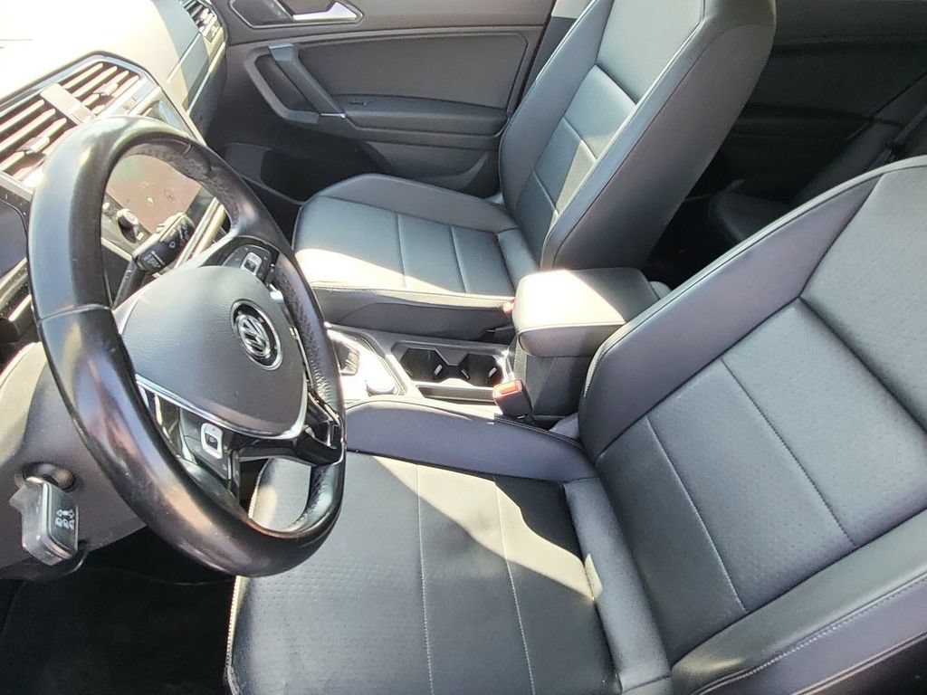 Used 2018 Volkswagen Tiguan SEL AWD/4WD image 26